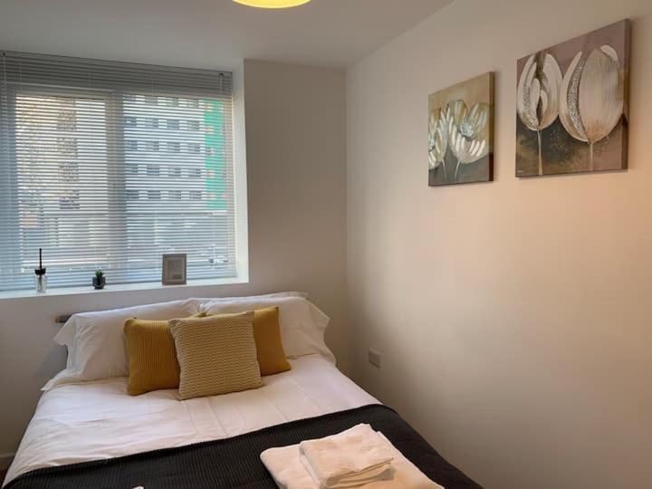 Modern City Centre Apartment Portsmouth Exterior photo