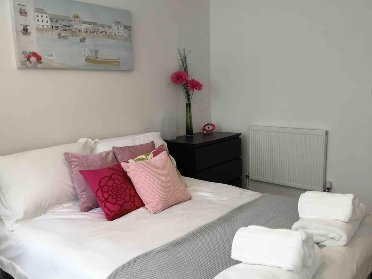 Modern City Centre Apartment Portsmouth Exterior photo